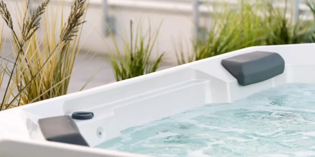 Hot tub with hydromassage pool on roof terrace