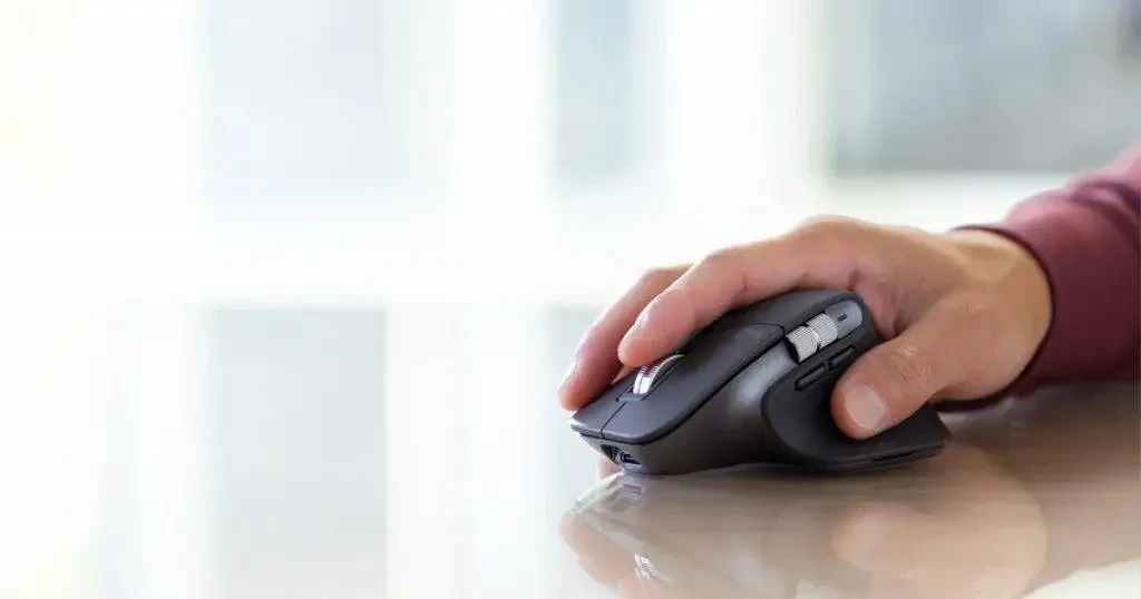 伝統的なデザインのLogitech MX Master 3Sマウス