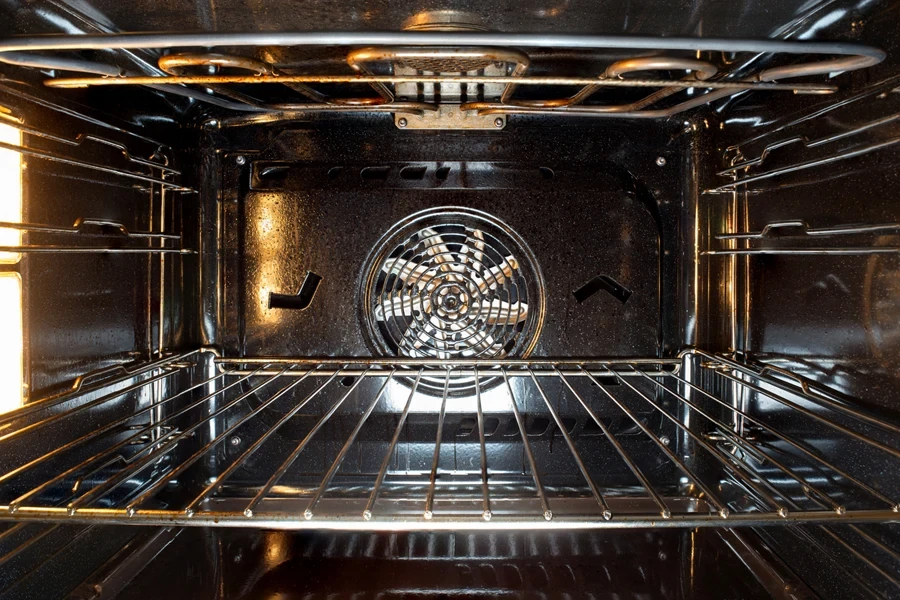 L'intérieur d'un four à convection