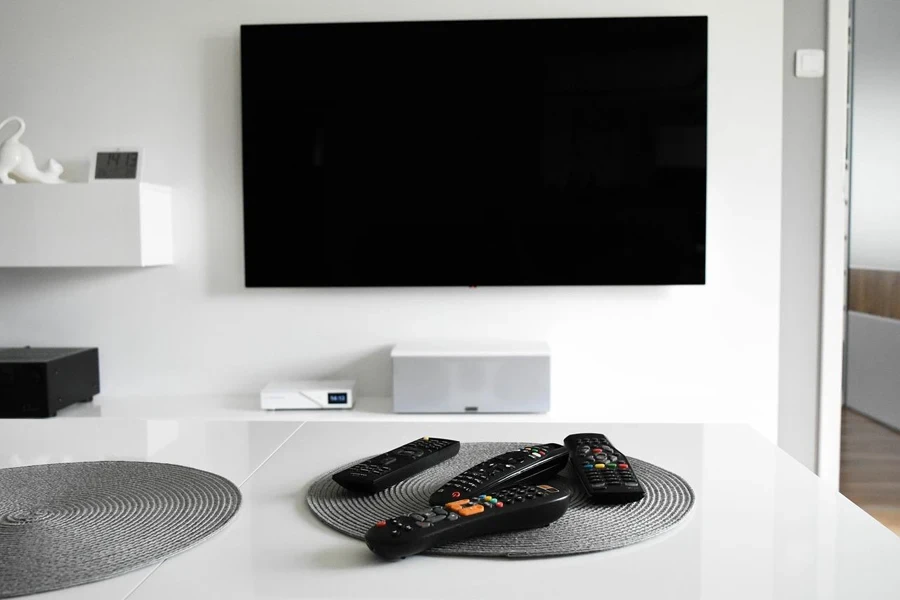 Pemancar TV yang tepat memberikan sinyal yang jelas ke TV rumah