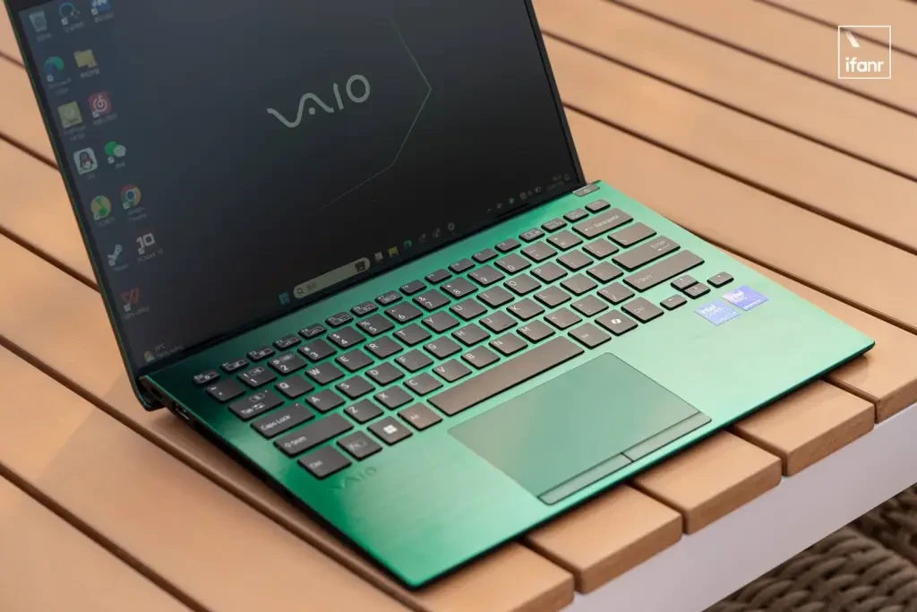 より多くのコンテンツを表示できる14対16の画面比率を備えたVAIO SX10-R