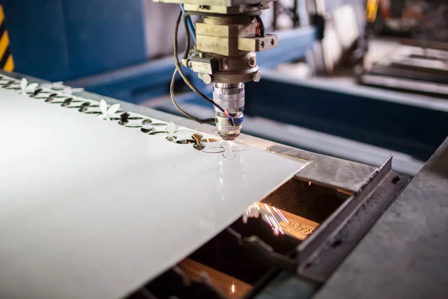 cutting machine carving patterns on the steel plate