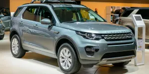 Land Rover Discovery sergileniyor