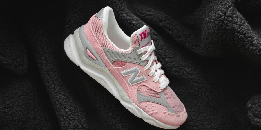 sneaker New Balance rosa grigia e bianca