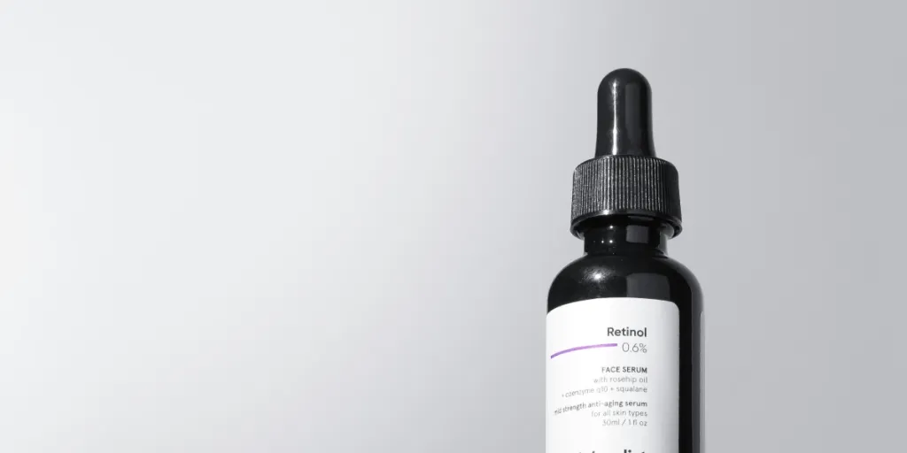 product photography of a bottle of serum