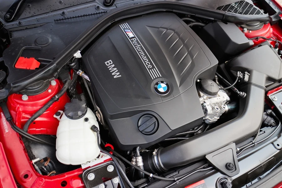 BMW engine cover and charge pipe