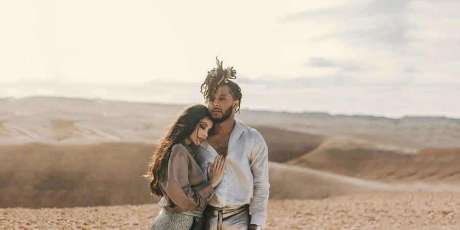 Retrato de casal no deserto