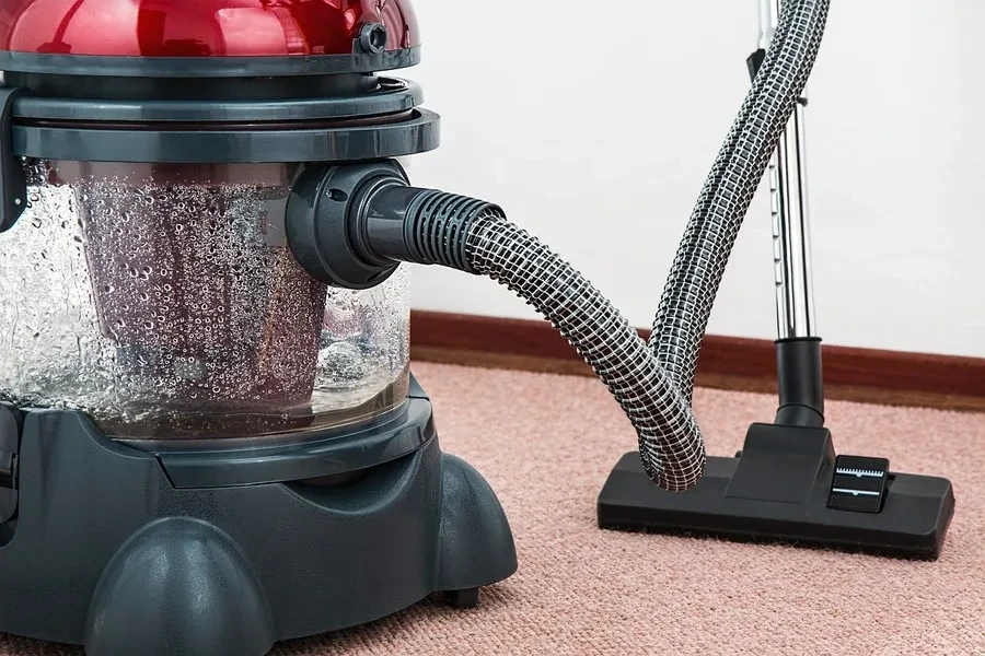 un aspirateur avec filtre à eau sur un tapis