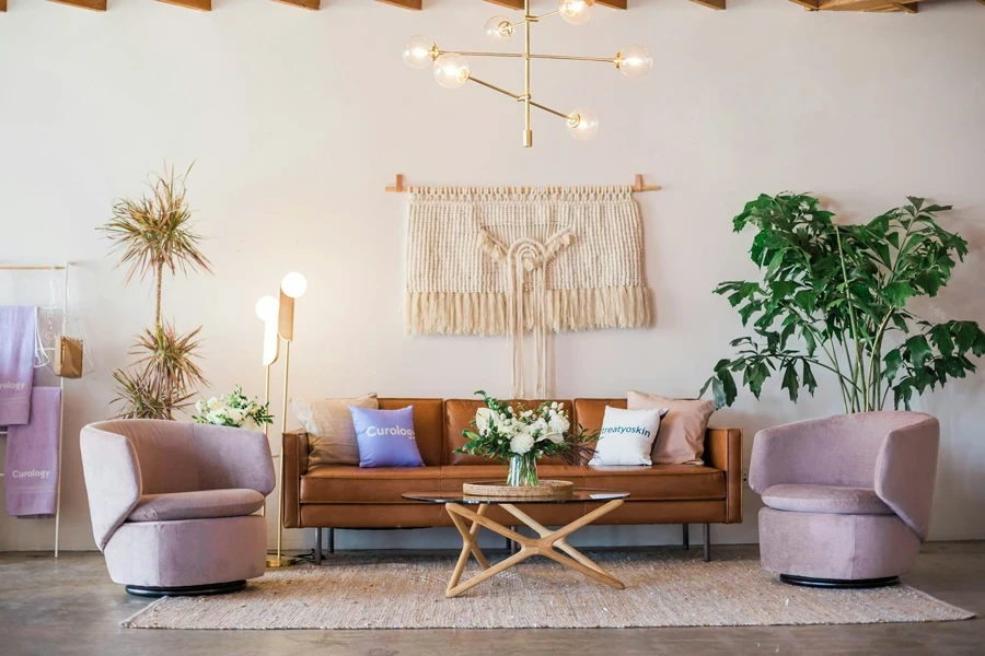 interno boho con accessori per la casa intrecciati