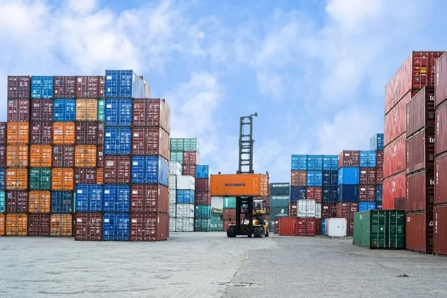 FTL shipping is suitable for transporting a full cargo container