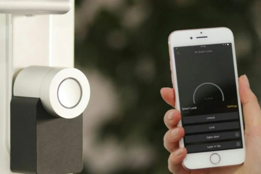 Smart doorbell with mobile phone app