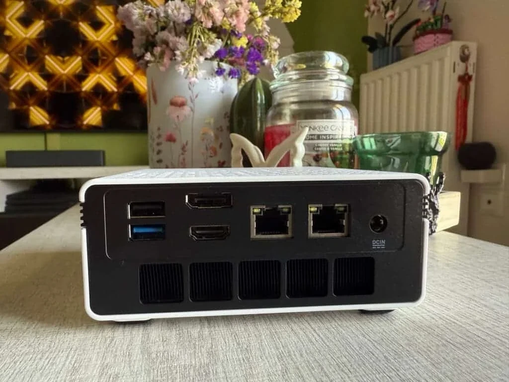 upande wa nyuma wa CHUWI UBox Mini PC