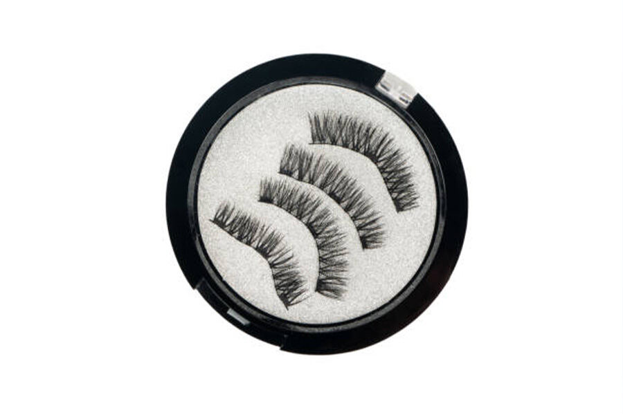 A round storage box for fake eyelashes with clear top