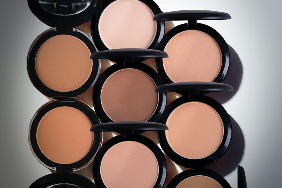 Коллекция компактной пудры разных оттенков