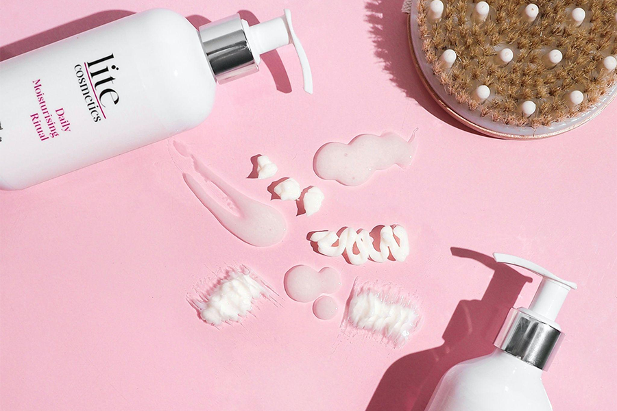 Коллекция различных средств по уходу за волосами