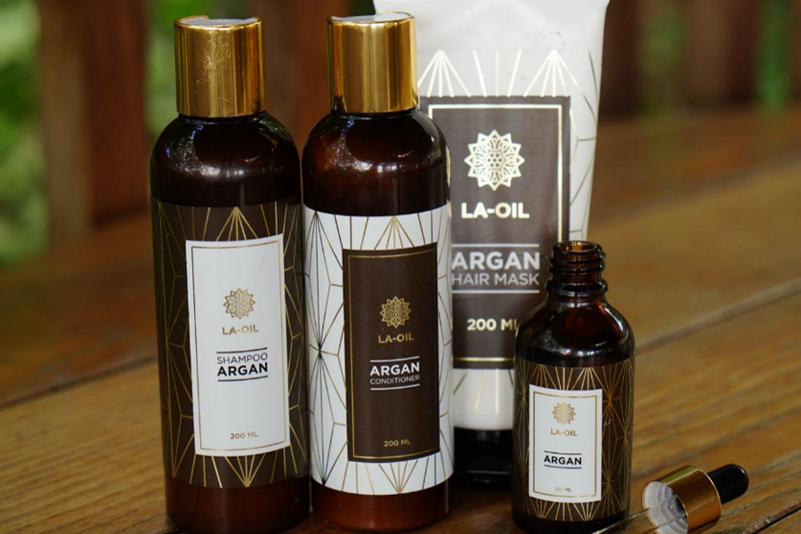 Коллекция различных средств по уходу за волосами