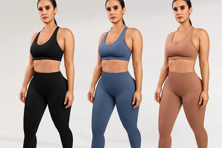 Conjunto de mujer en leggings y sujetador deportivo