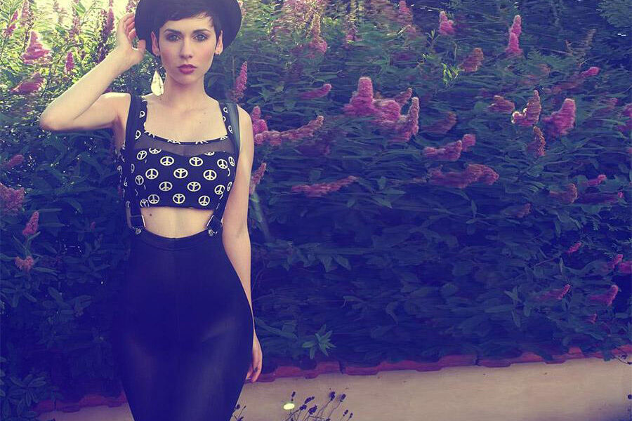 Woman wearing a crop top and off-piste leggings