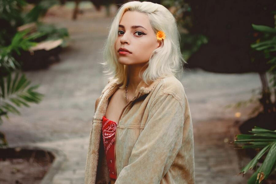 Blonde woman rocking a cream shacket