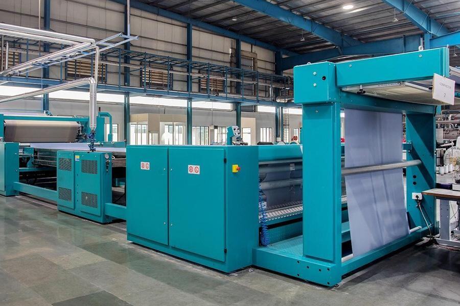 Eine Textilfabrik mit unterschiedlicher Ausstattung