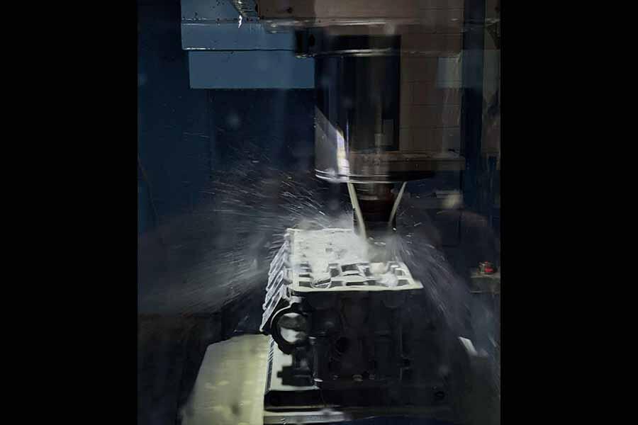 Станок лазерной резки в действии