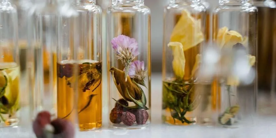 Natural fragrances in glass jars