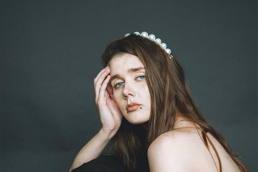 Woman rocking a jumbo pearl headband