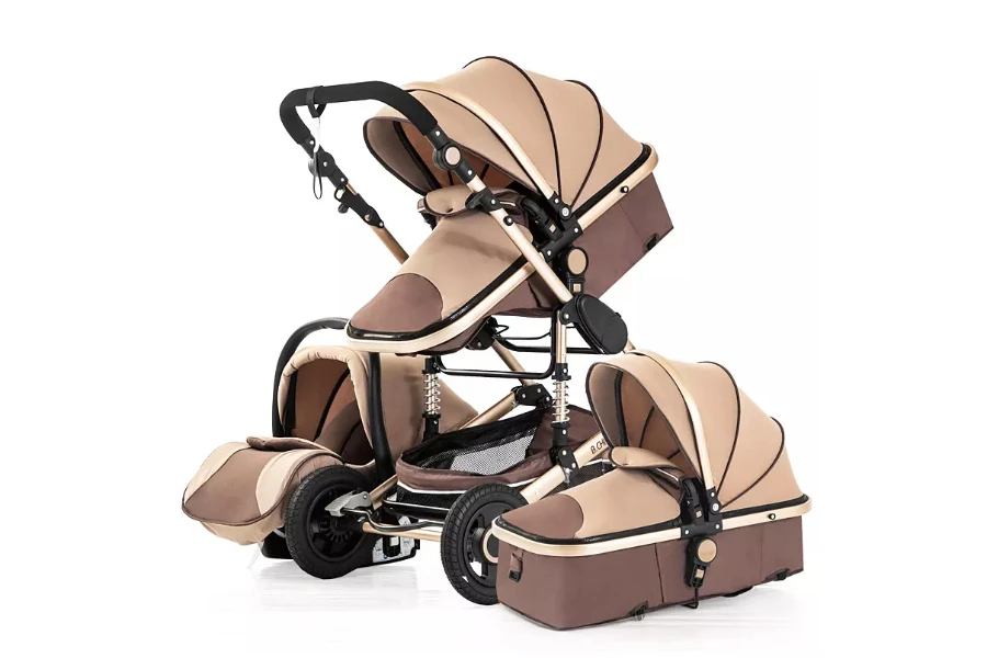Um conjunto de carrinhos de bebê multifuncionais 3 em 1
