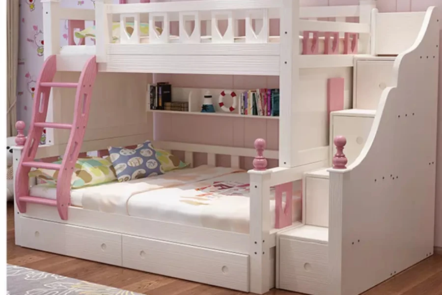 детская двухъярусная кровать с местом для хранения вещей
