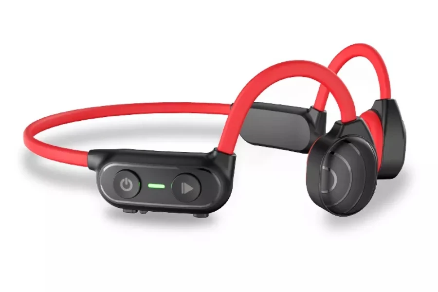 auriculares de conducción ósea rojos y negros con un panel de control en cada asiento frente a un fondo blanco