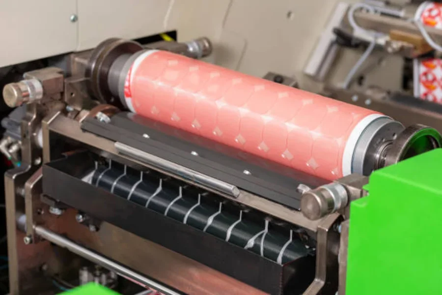 Flexographic machine with ink tray and varnish