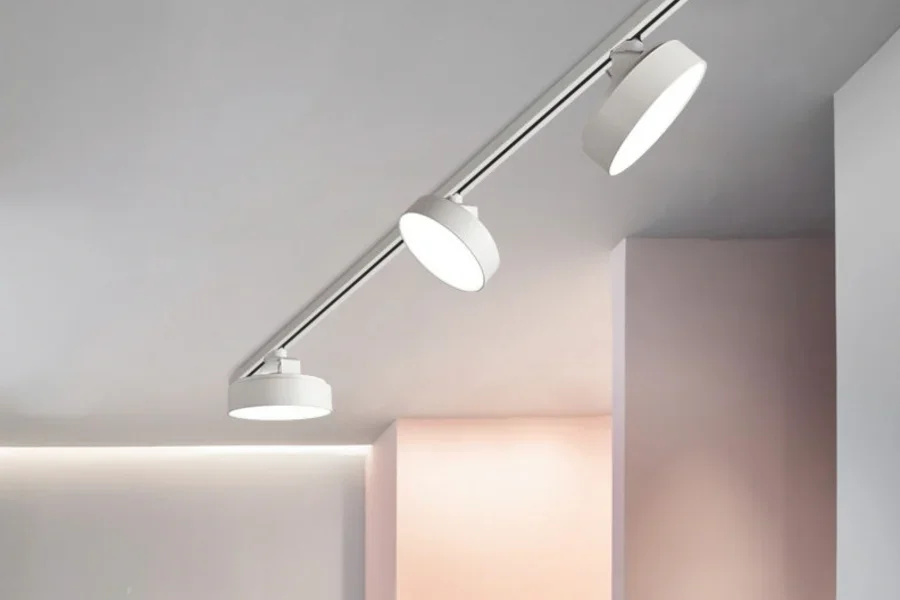 High CRI downlight in a coffee shop