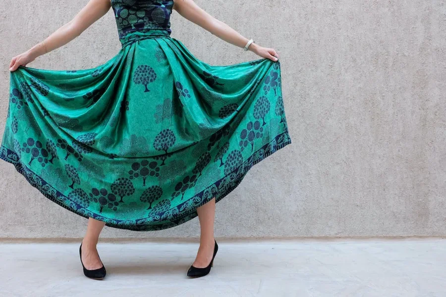 Lady wearing a midi skirt