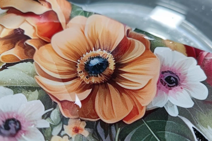 Estampa floral exposta aos elementos