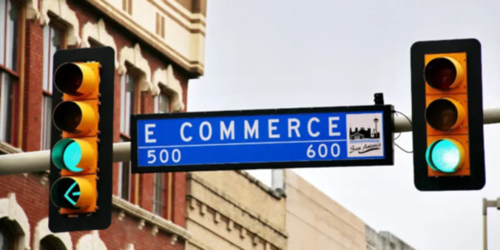 A sign with the word "ecommerce" on it