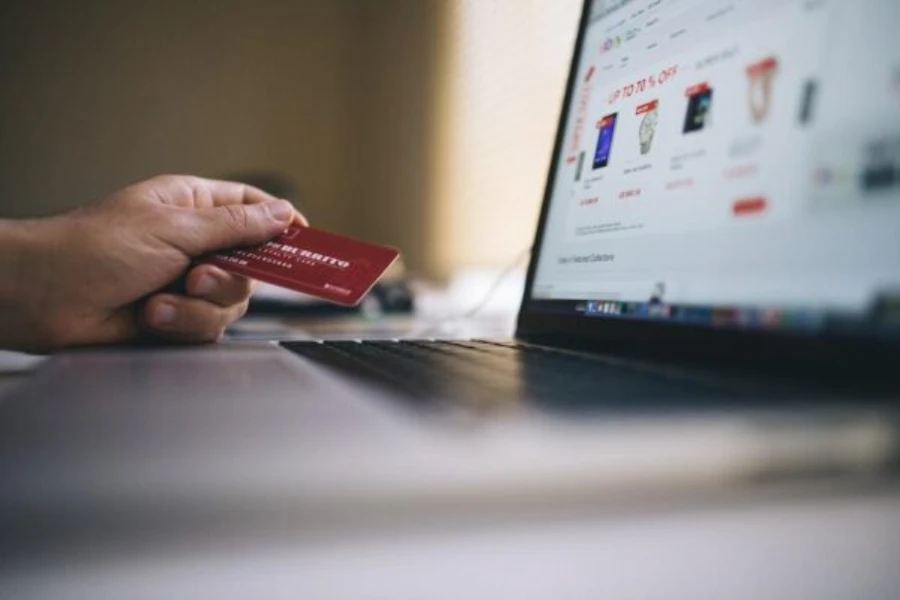 Consumatore pronto a pagare online