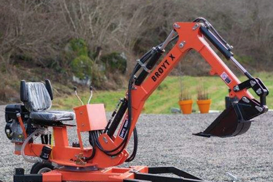 the Fistter towable backhoe can rotate 360 degrees