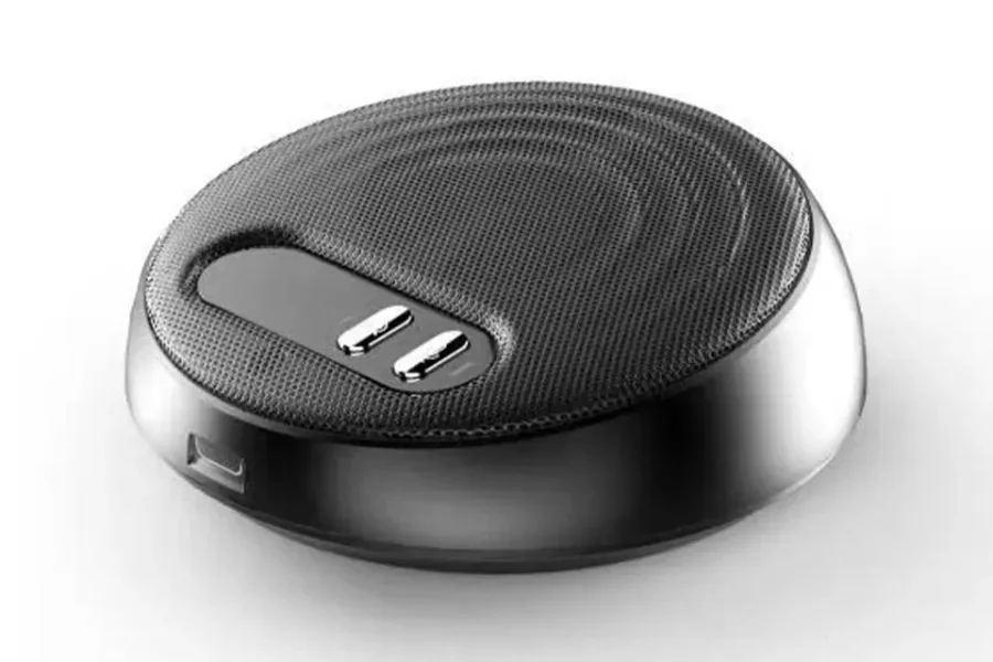 Mikrofon hitam berbentuk seperti keping hoki