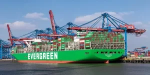 how to develop a logistics risk management strategy