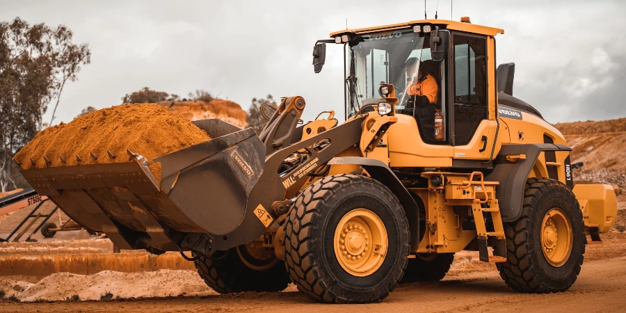 Loader vs. Excavator: Practical comparison of their differences