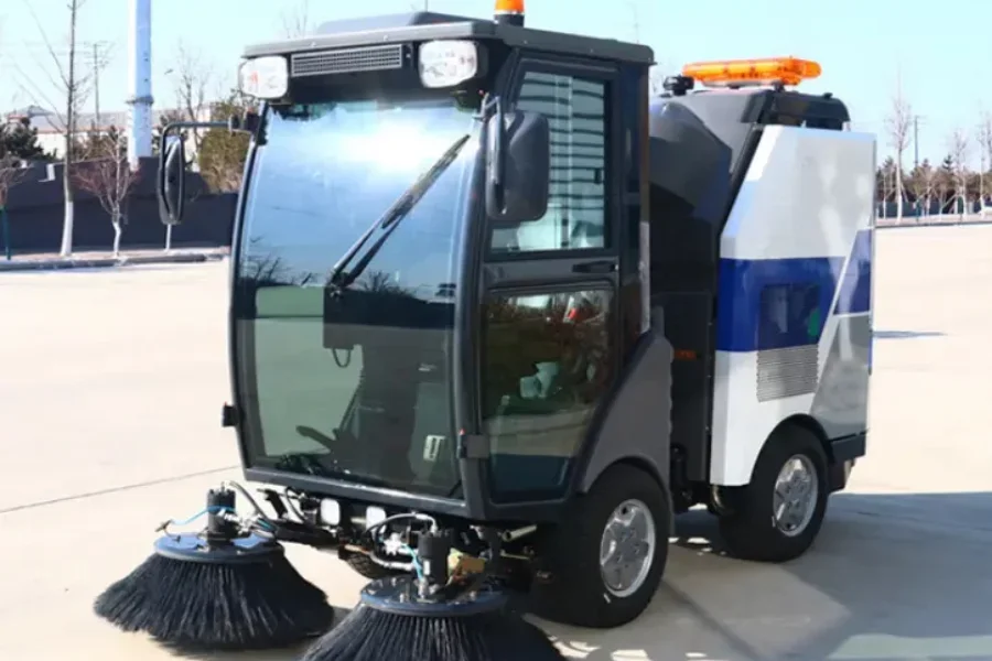 Outdoor electric sweeper machine
