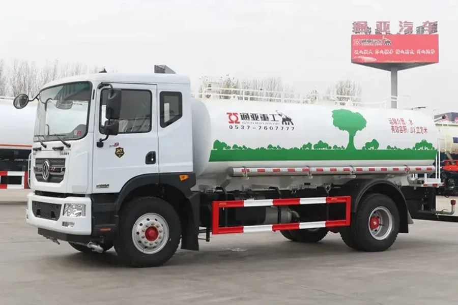 Réservoir d'arrosage à l'eau avec système de pulvérisation d'eau - Chine  Camion-citerne, camion-citerne