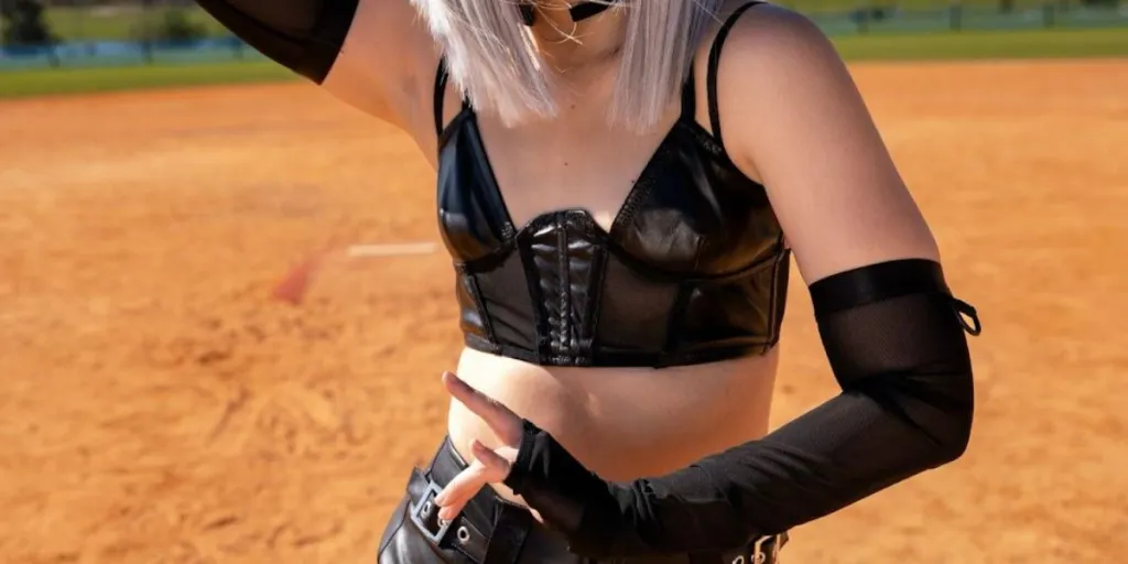 Lady posing in an all-black cybergoth outfit