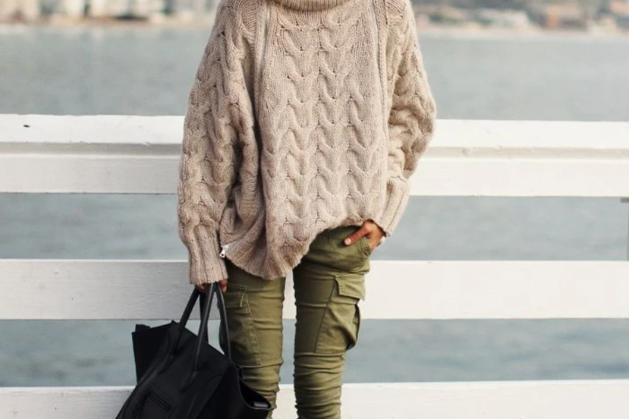 Lady rocking a chunky sweater and cargo pants