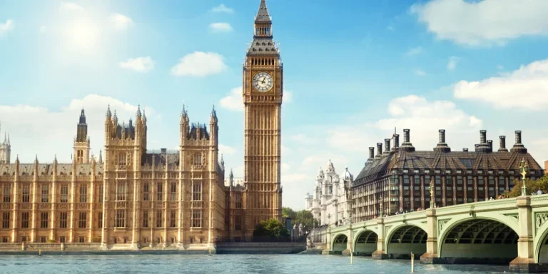the 10 fastest declining industries in the uk
