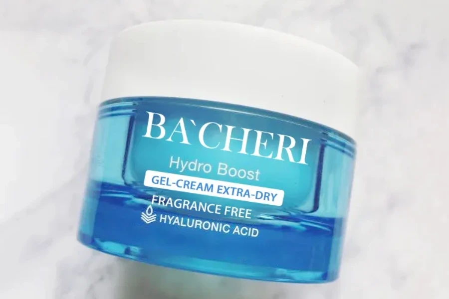 Tub of hydro-boosting moisturizing gel