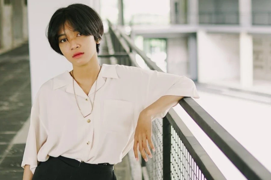 Woman wearing a white button-up shirt with black bottoms