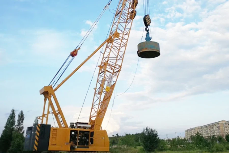 Grue sur chenilles xgh460 avec électro-aimant au lieu de crochet