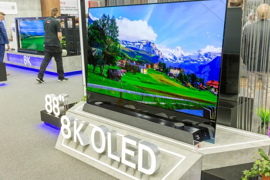 una TV da gioco 88K da 8 pollici in mostra