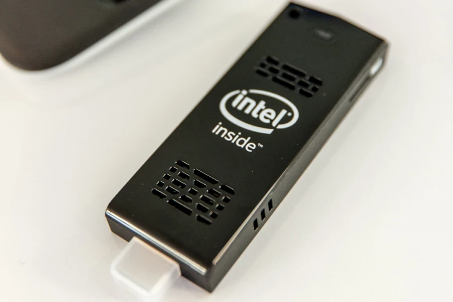 Ein Intel Stick Mini-PC mit Belüftung